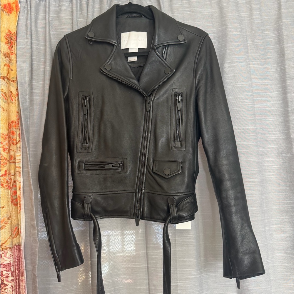 Elegant Black Leather Women's Jacket